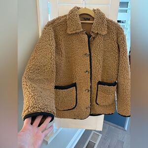 Cozy teddy 🧸 fleece, buttin up excellent condition, golden tan color